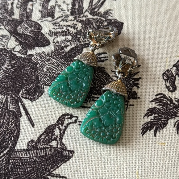 RARE Vintage Hargo Faux Jade Peking Glass Green Floral Earrings - Picture 5 of 9